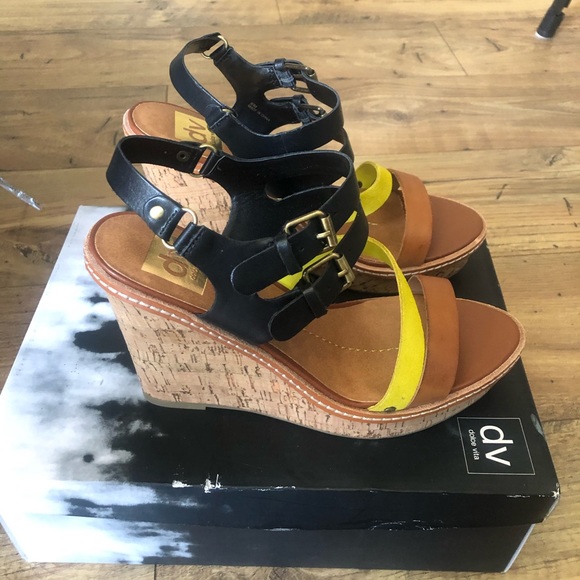 Dolce Vita -Jobin Wedge (New in box) - Picture 3 of 8